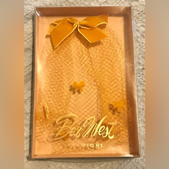 Vintage 1950s 1960s Marigold Yellow Glamour Veil Hat Netting Velvet Bows W/ BOX - Picture 6 of 6